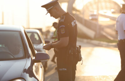 Actele auto pot scăpa de amenda de 1.730 de lei doar după noua lege, iar dotările pe abonament cer verificări înainte de cumpărare